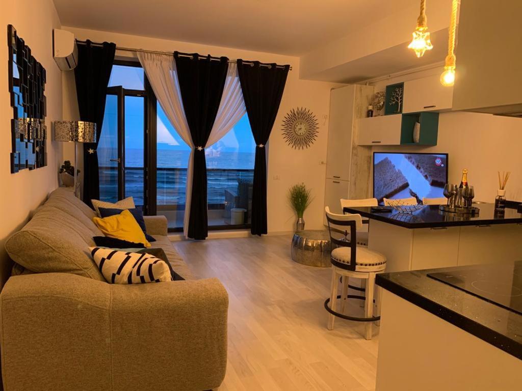Panoramis Promenada-Cezar Apartment Năvodari Екстериор снимка